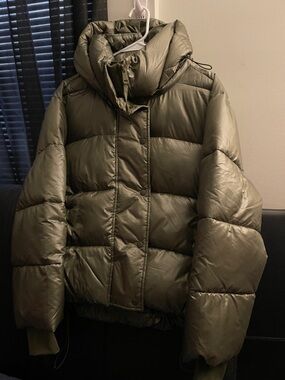 Women's Shiny Olive Gap Puffer Coat Size Large  NWT
